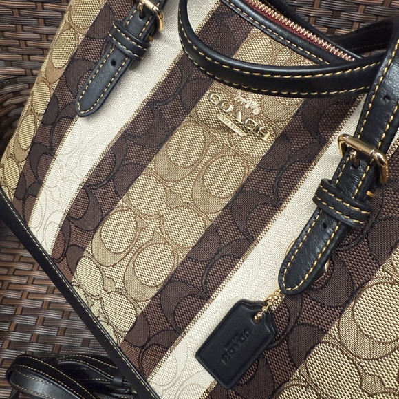 Coach Mollie Tote 25 In Signature c4086 - Picture 5 of 7